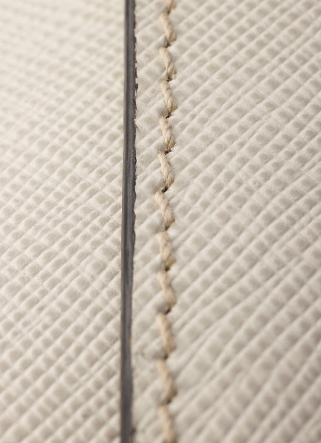 Prada Crossbodytas van kalfsleer - detail 2 gebroken wit