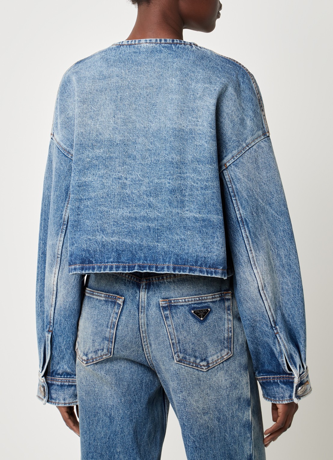 Prada Denim Bleach cropped spijkerjas met verwassen afwerking - achterkant 5 jeans