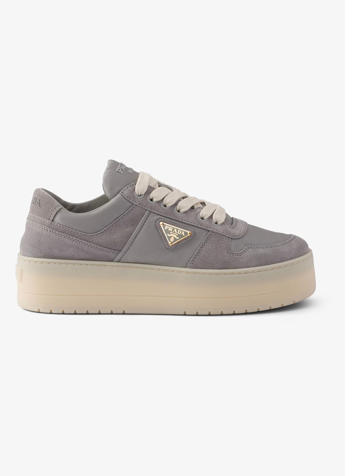 Prada Downtown Bold Re-Nylon sneaker met suède details - voorkant grijs