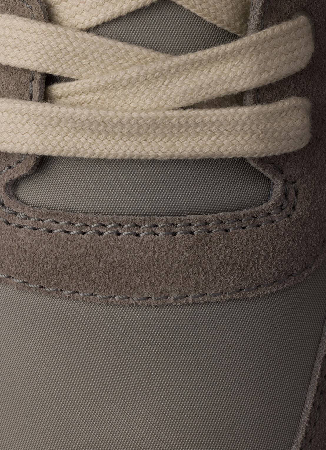 Prada Downtown Re-Nylon sneaker met suède details - detail 3 taupe