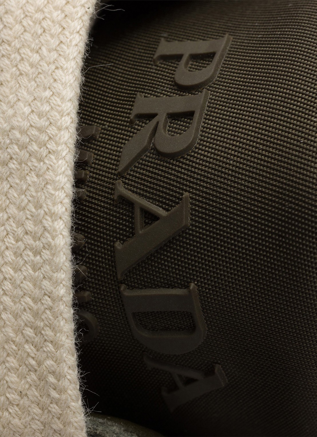 Prada Downtown Re-Nylon sneaker met suède details - detail 6 donkergroen