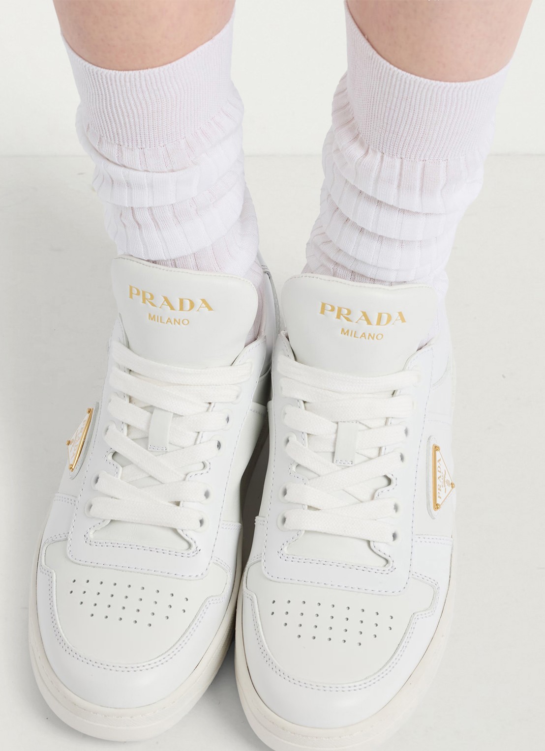 Prada Downtown sneaker van leer met logo - detail 3 wit