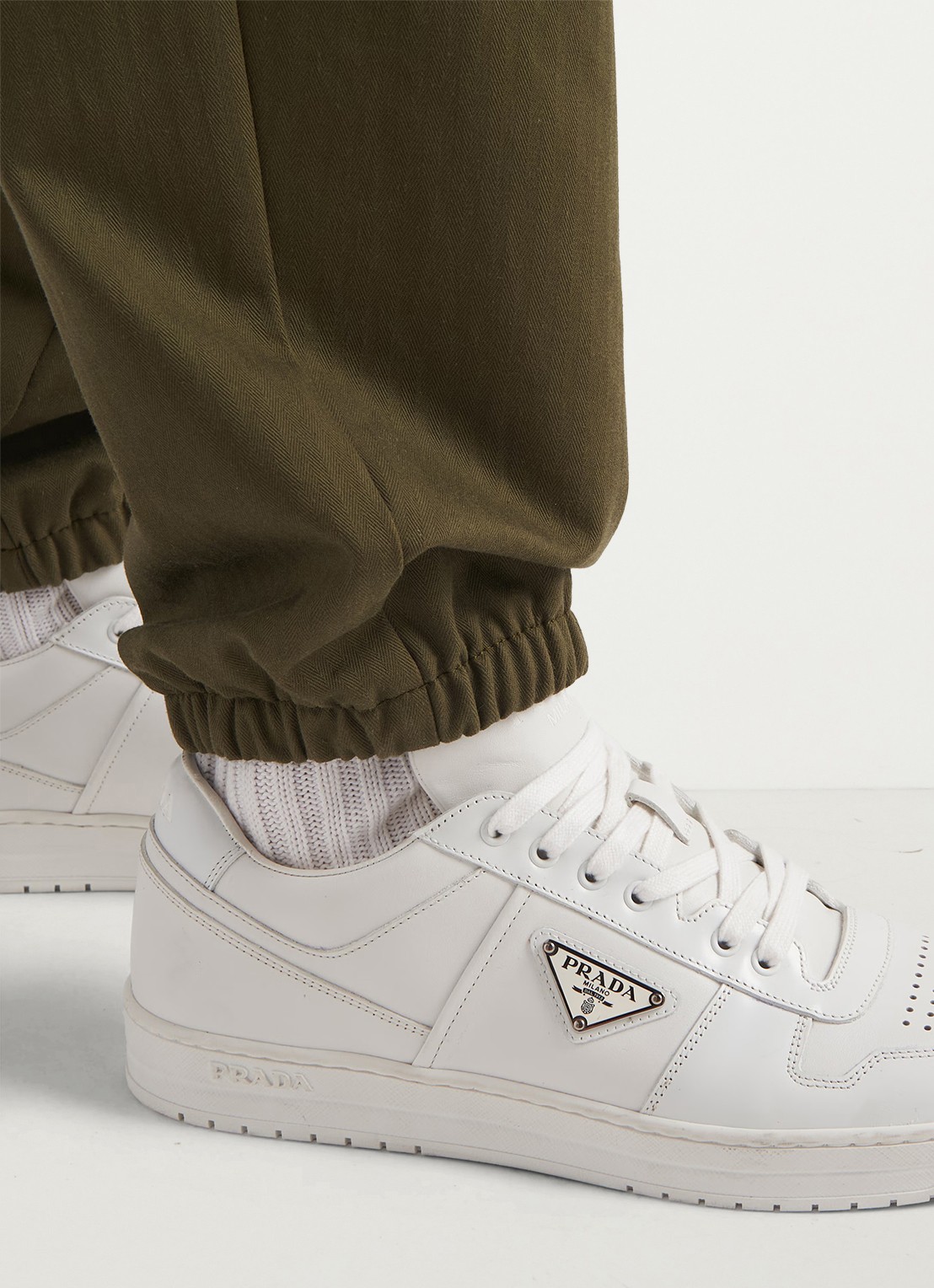 Prada Downtown sneaker van leer met logo - detail wit