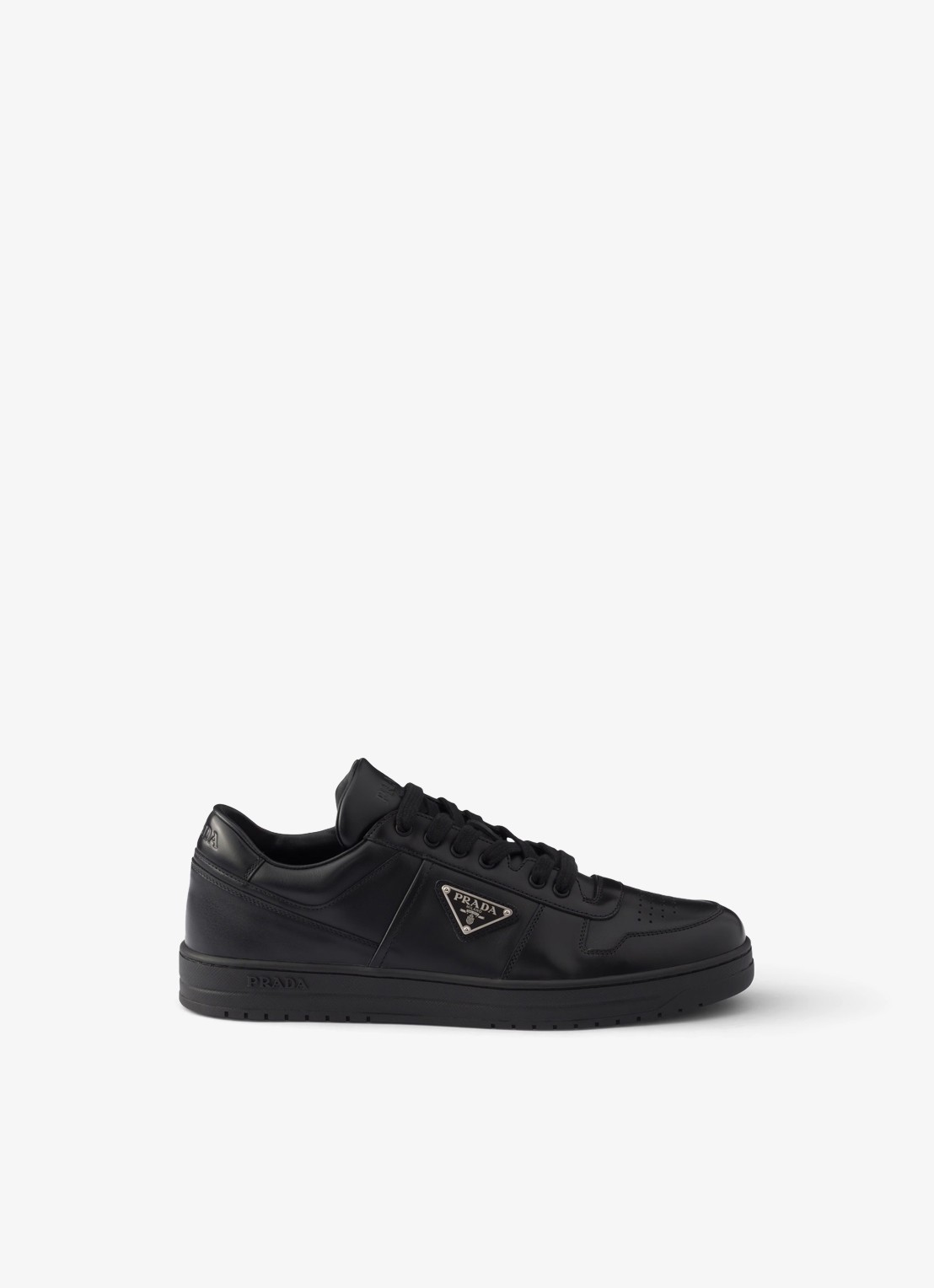 Prada Downtown sneaker van leer met logo - voorkant zwart