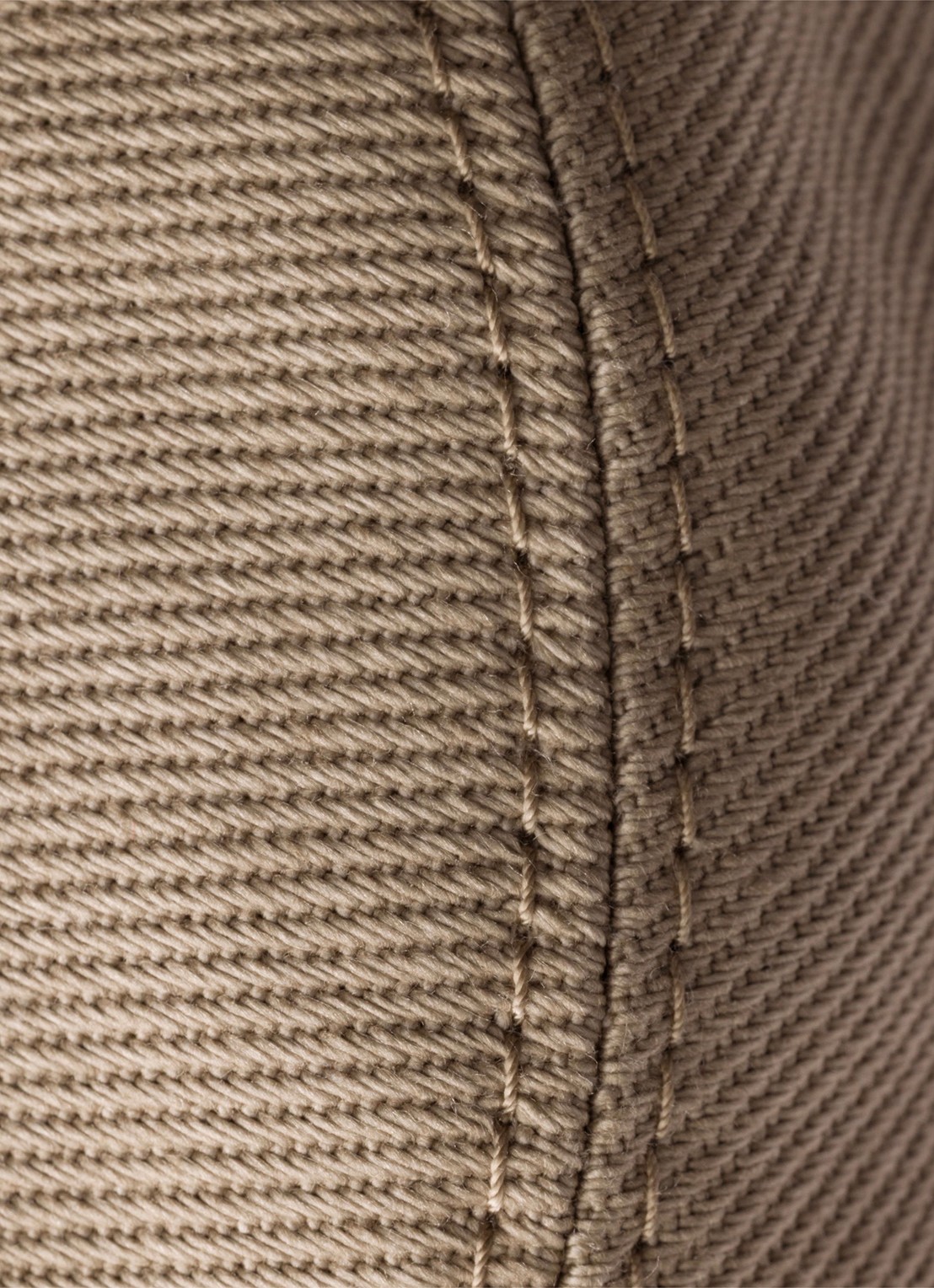 Prada Drill bucket hoed met logoborduring - detail 3 beige