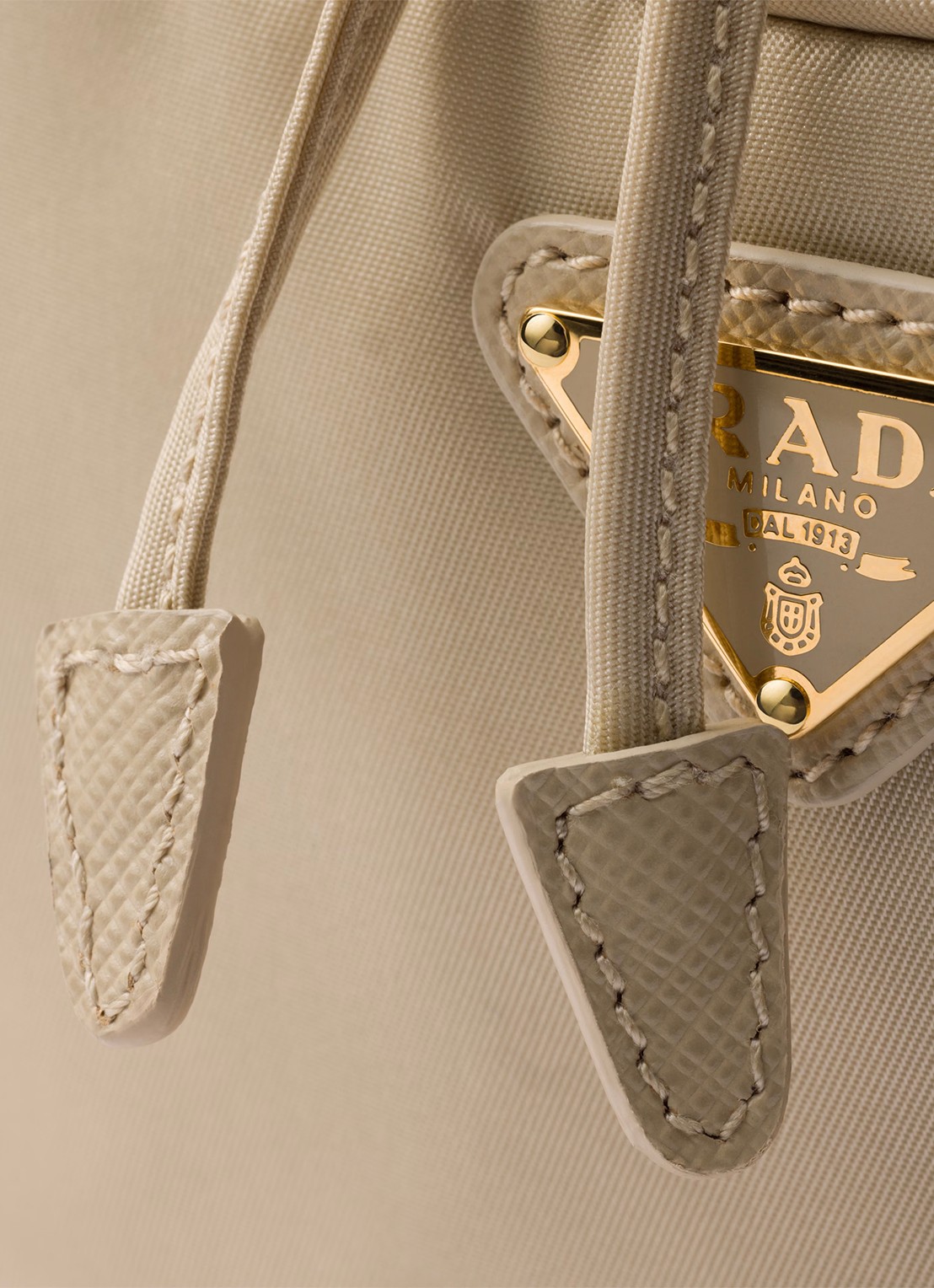 Prada Duet Re-Nylon handtas met leren details - detail 5 beige