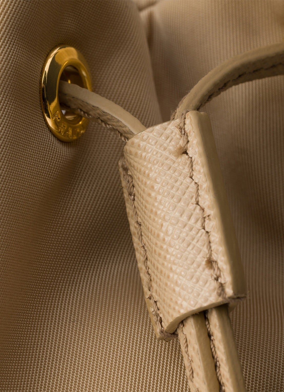 Prada Duet Re-Nylon handtas met leren details - detail 6 lichtbruin