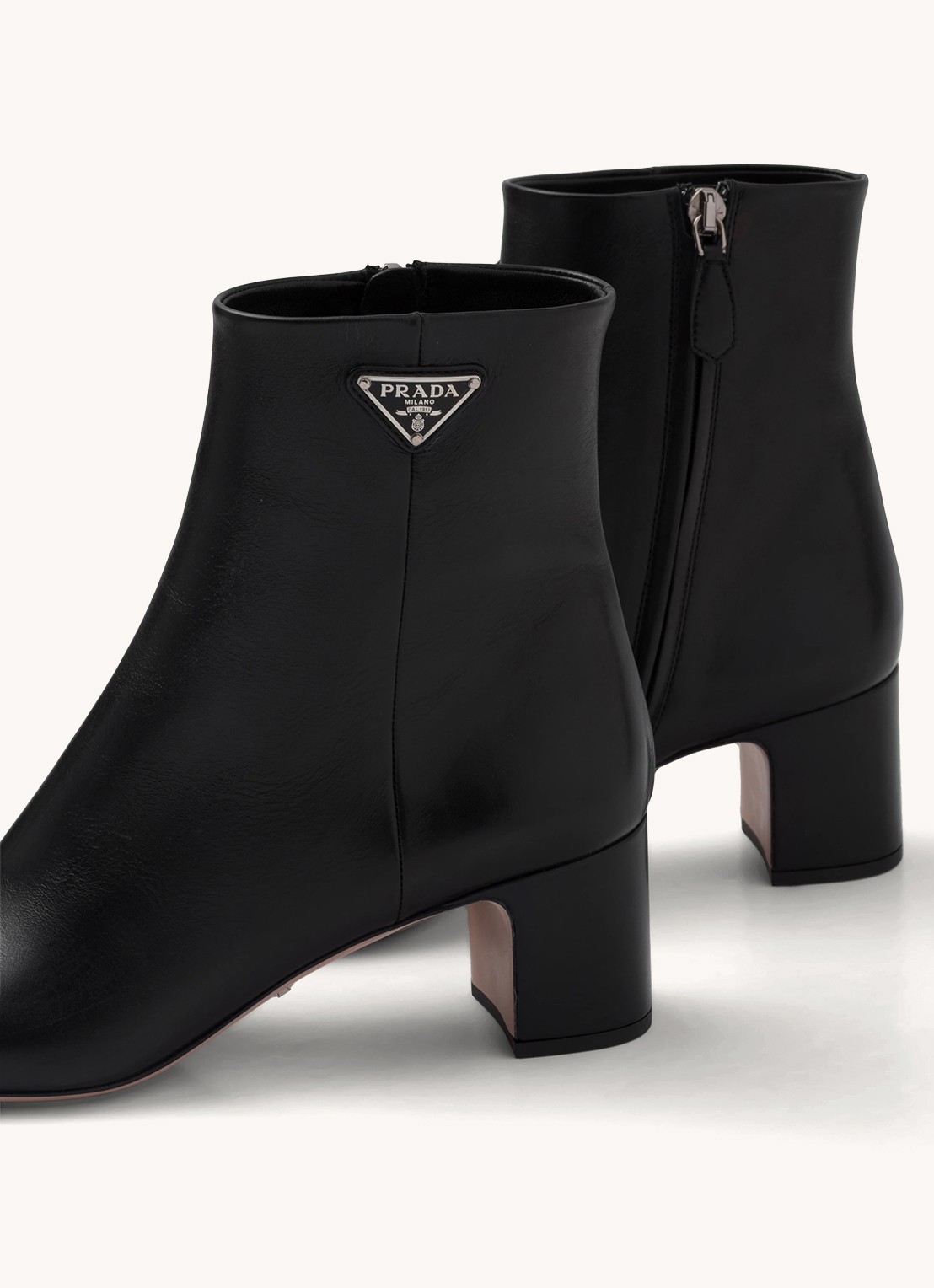 Prada Enkellaars van leer met logo - detail 5 zwart