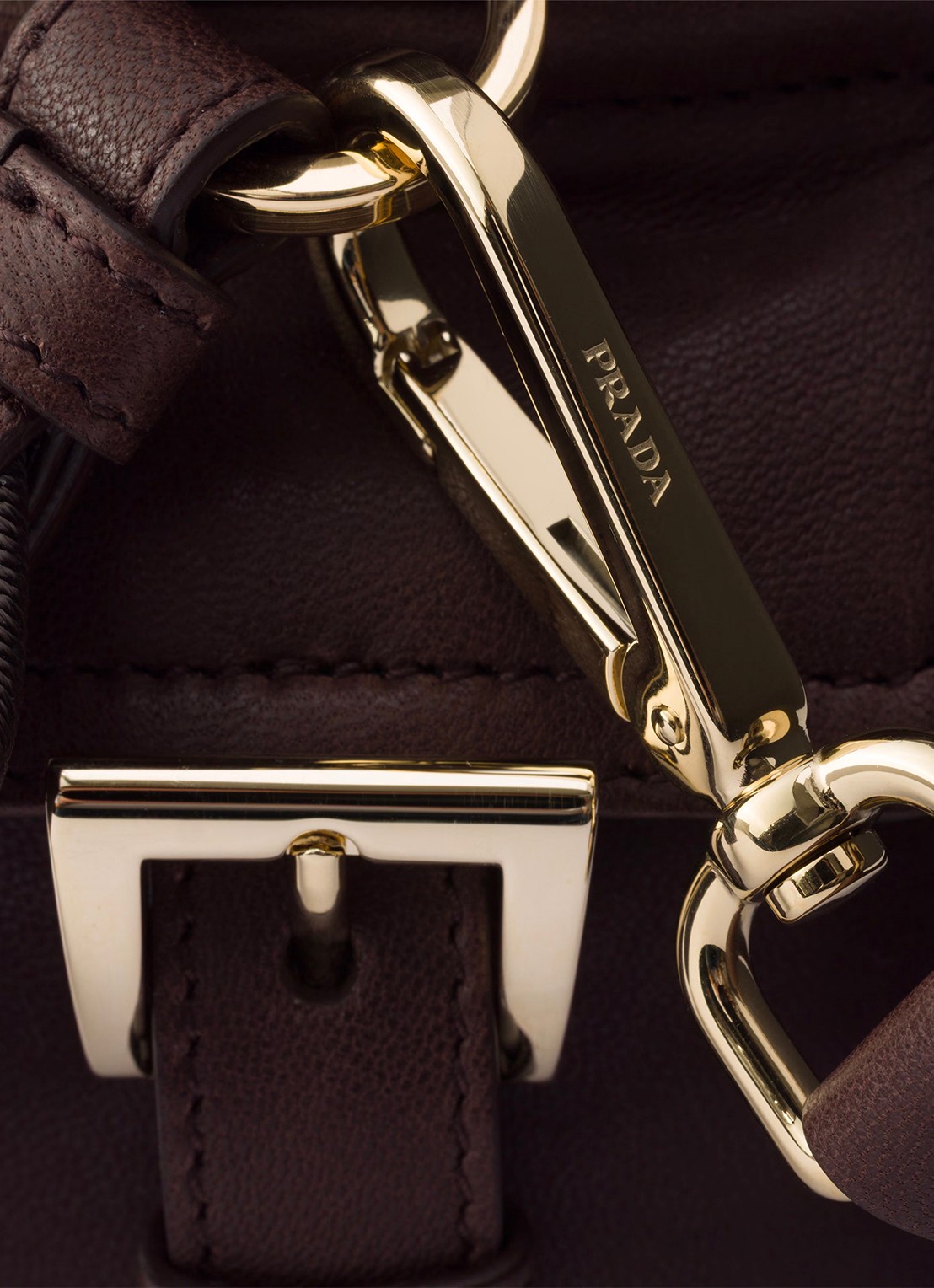 Prada Explore Mini schoudertas van lamsleer - detail 2 donkerbruin
