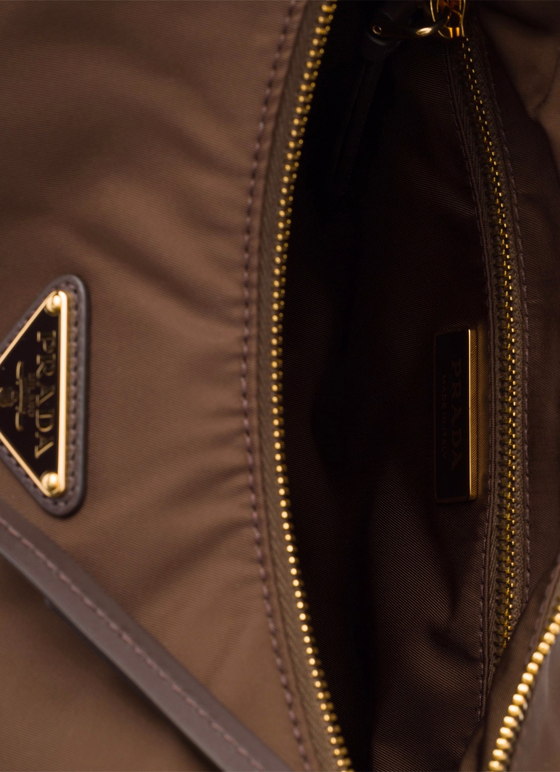 Prada Explore Re-Nylon Large schoudertas met leren details - detail 4 bruin