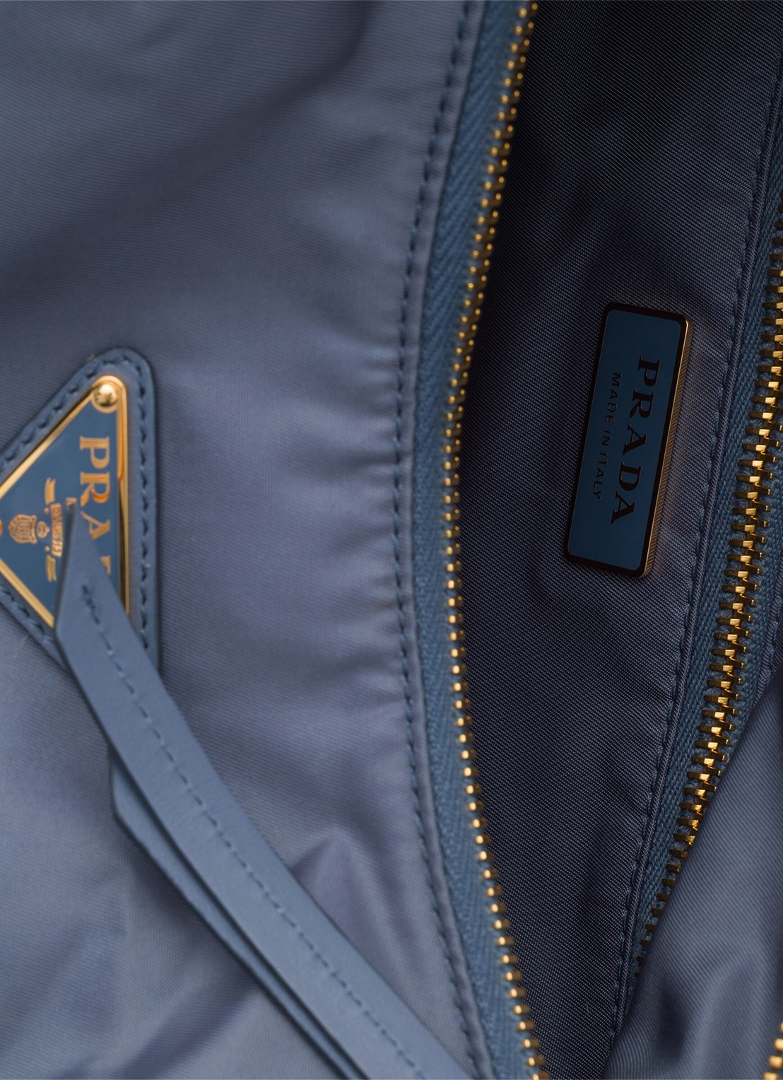 Prada Explore Re-Nylon Large schoudertas met leren details - detail 5 staalblauw