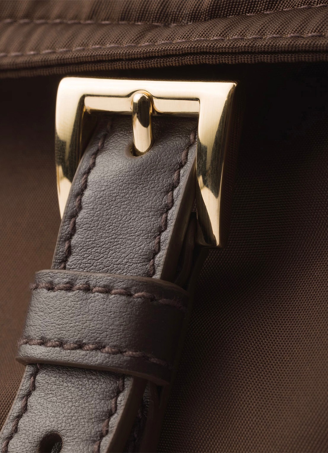 Prada Explore Re-Nylon Medium schoudertas met leren details - detail 5 donkerbruin