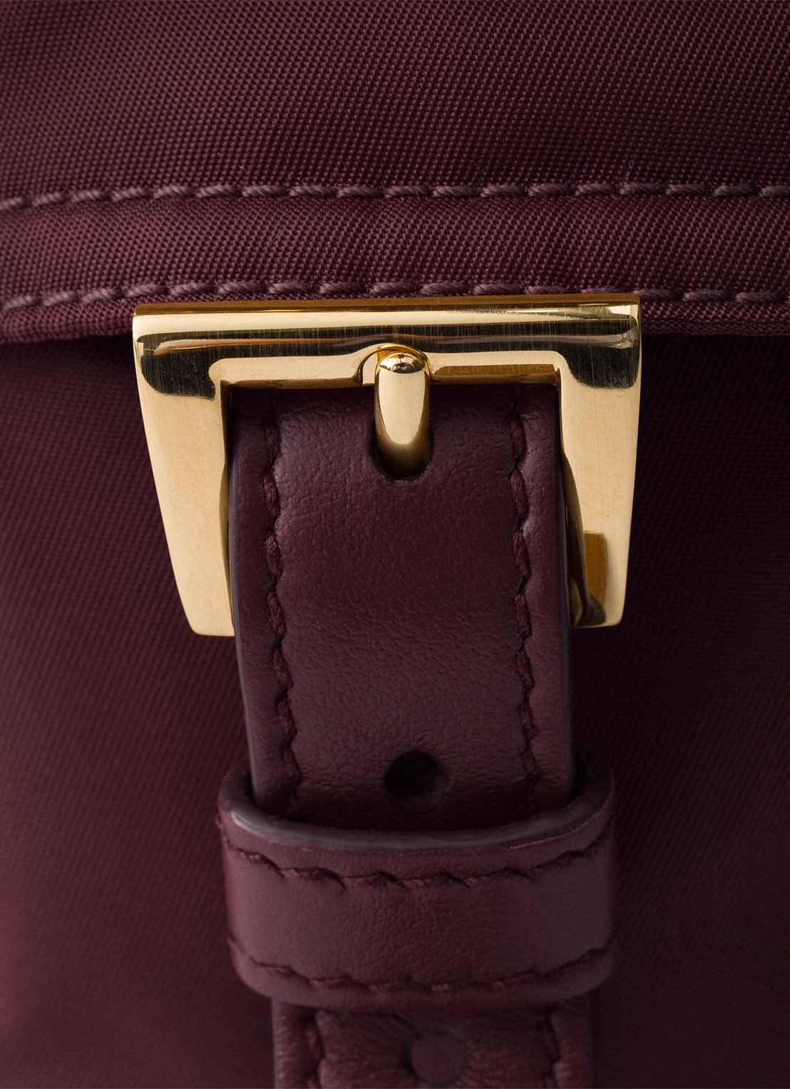 Prada Explore Re-Nylon Medium schoudertas met leren details - detail 6 bordeauxrood