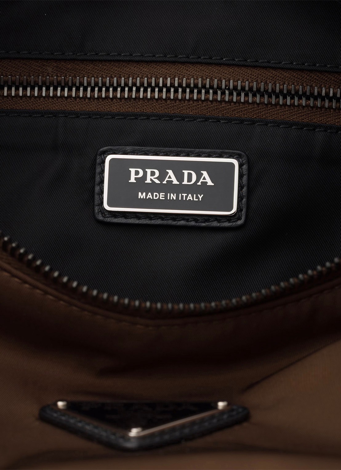 Prada Explore Re-Nylon schoudertas met leren details - detail 2 bruin