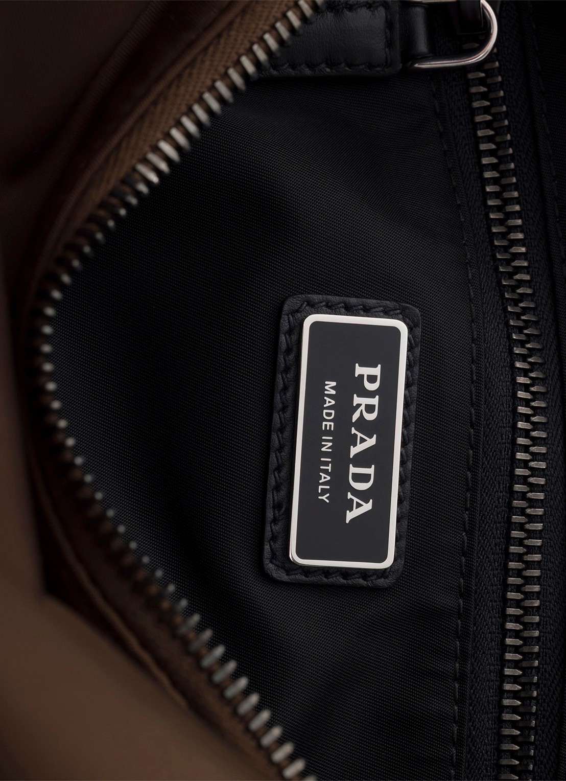 Prada Explore Re-Nylon schoudertas met leren details - detail 4 bruin