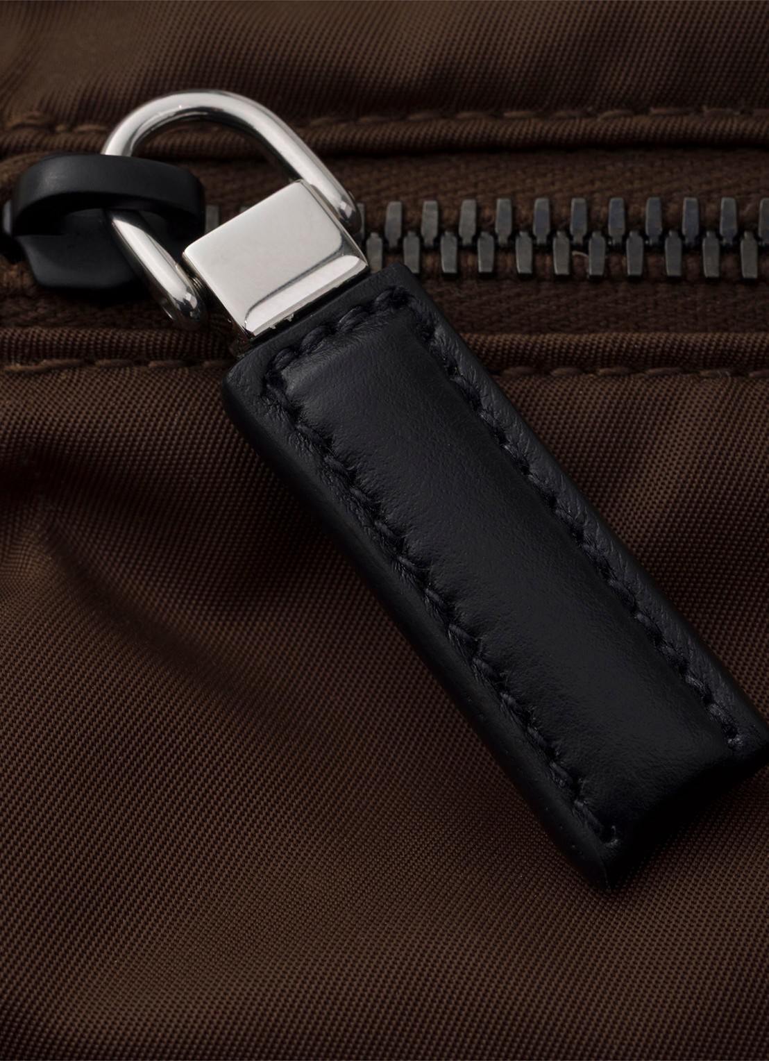 Prada Explore Re-Nylon schoudertas met leren details - detail 5 bruin