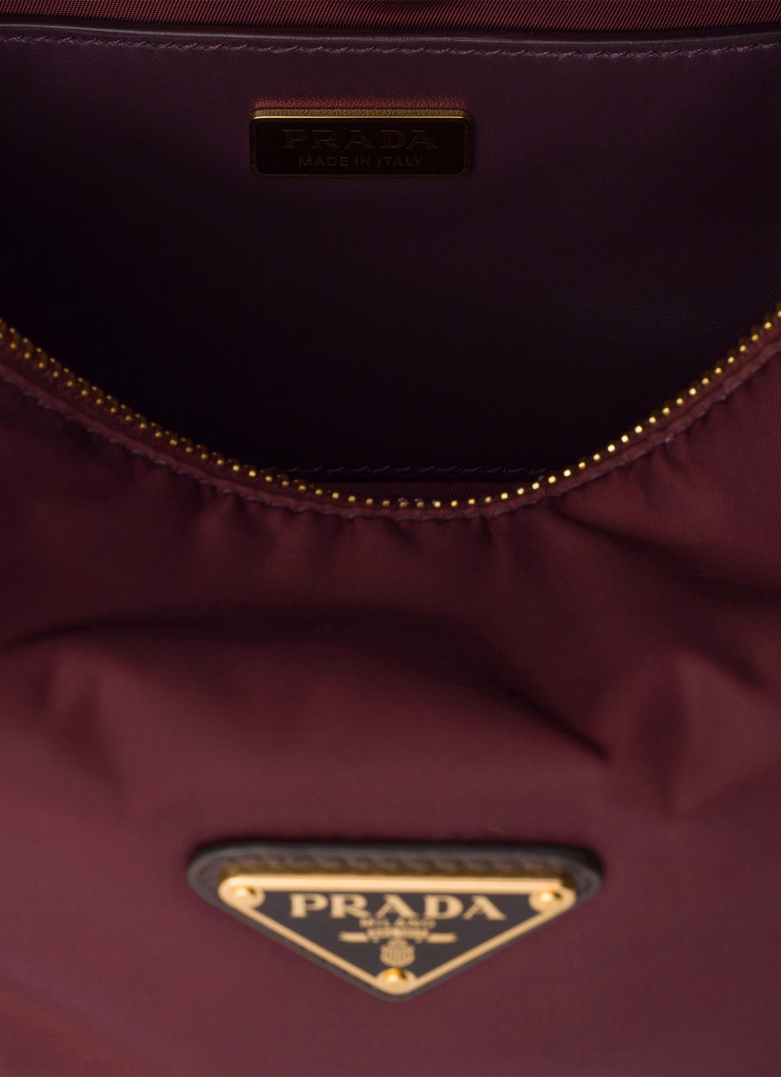 Prada Explore Re-Nylon Small schoudertas met leren details - detail 3 donkerrood