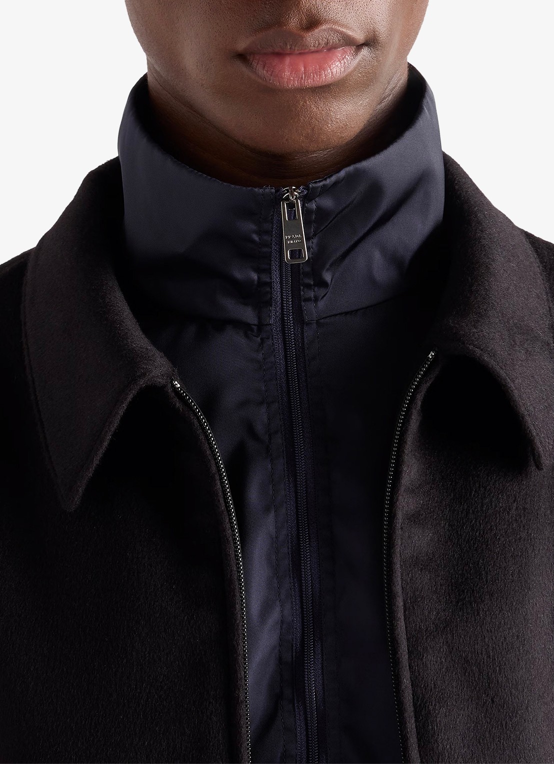 Prada Fijngebreid vest in wolblend met contrast - detail 5 donkerblauw