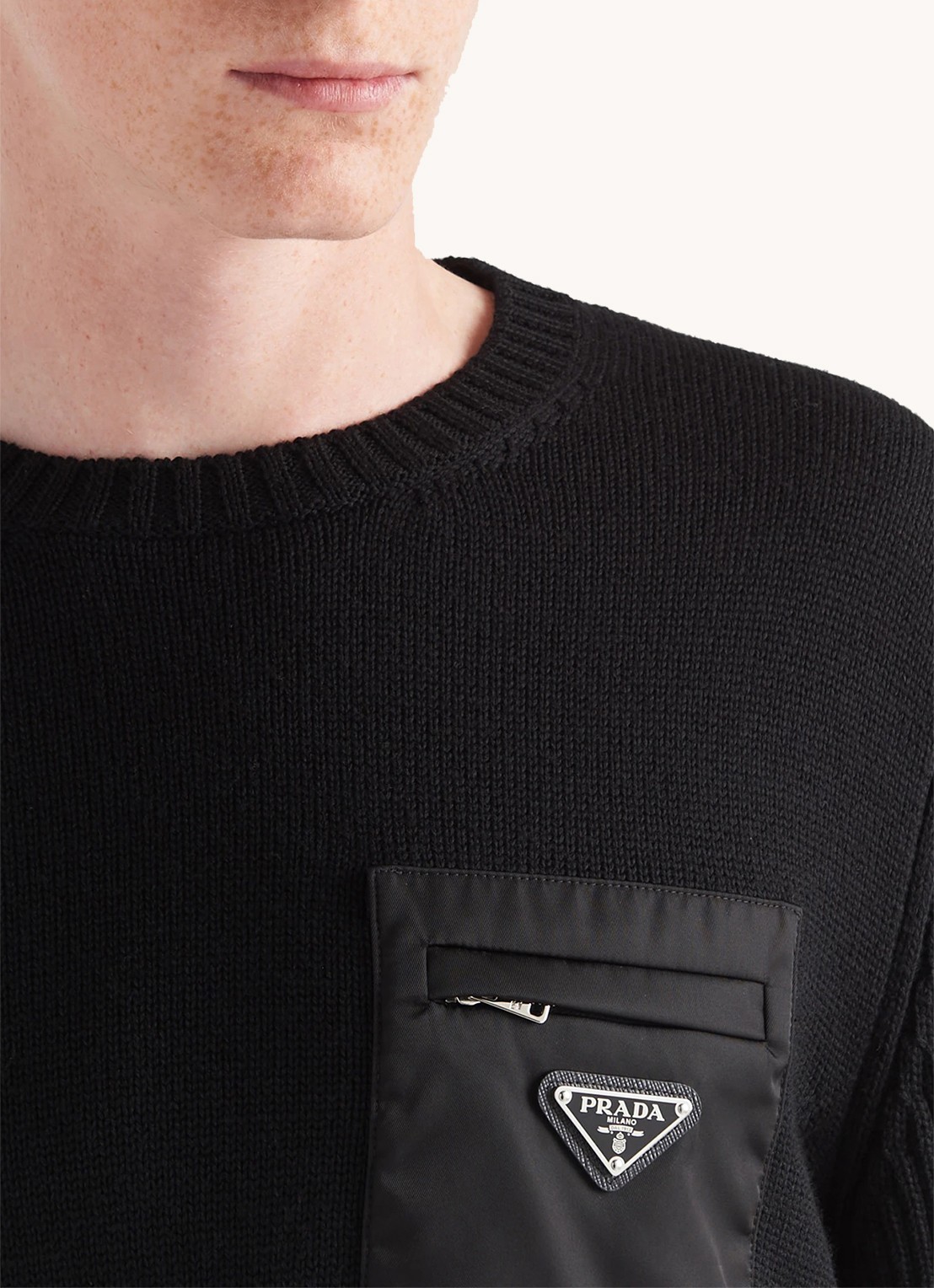 Prada Fijngebreide pullover van scheerwol met borstzak - detail 5 zwart