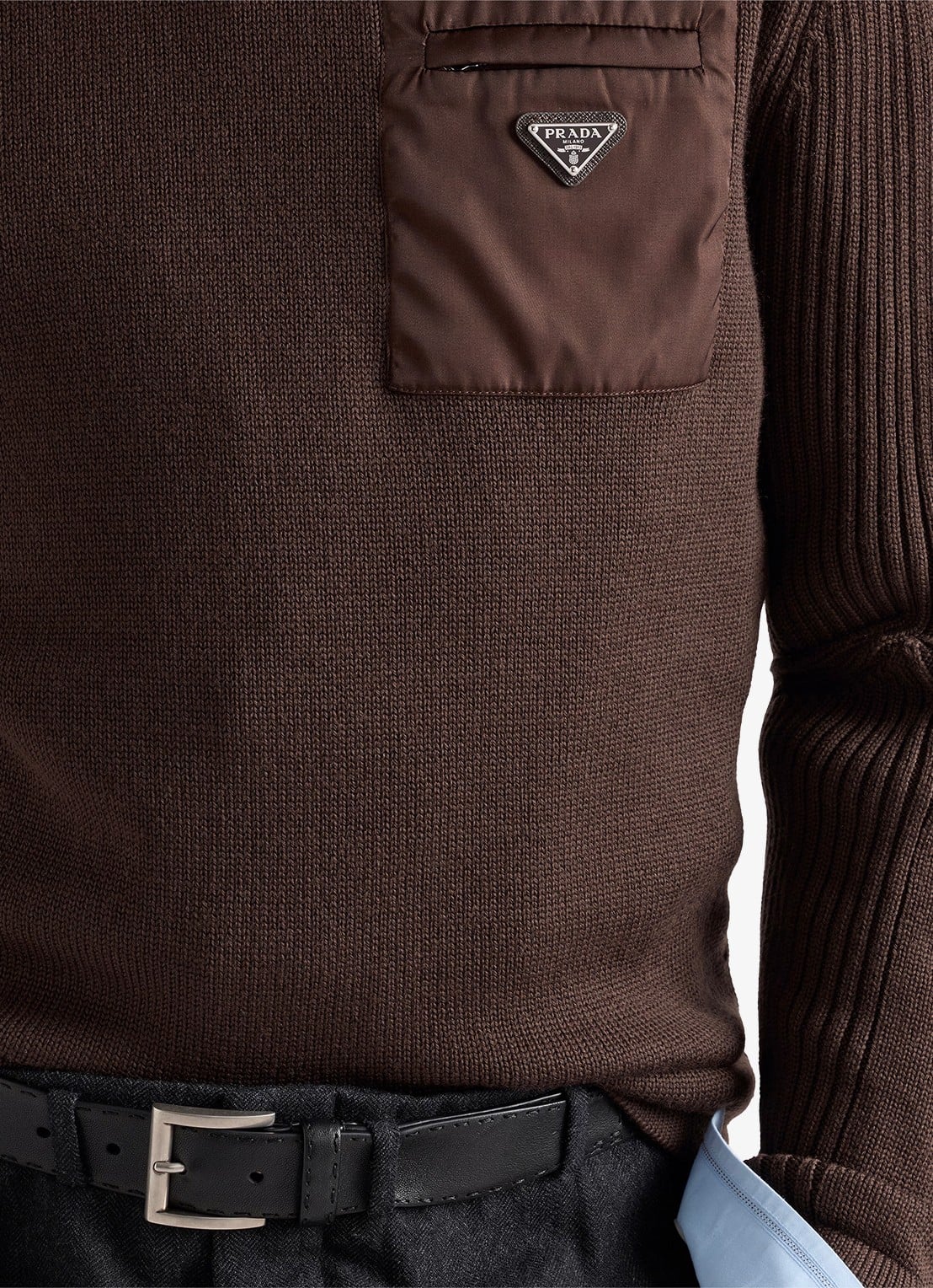 Prada Fijngebreide pullover van scheerwol met borstzak - detail 2 donkerbruin