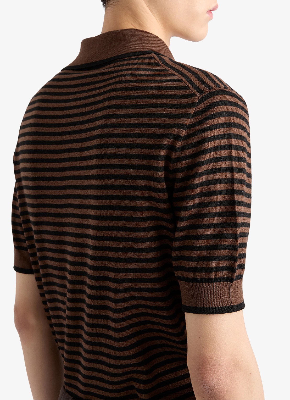 Prada Fijngebreide regular fit polo met streepprint en logoborduring - detail 5 donkerbruin