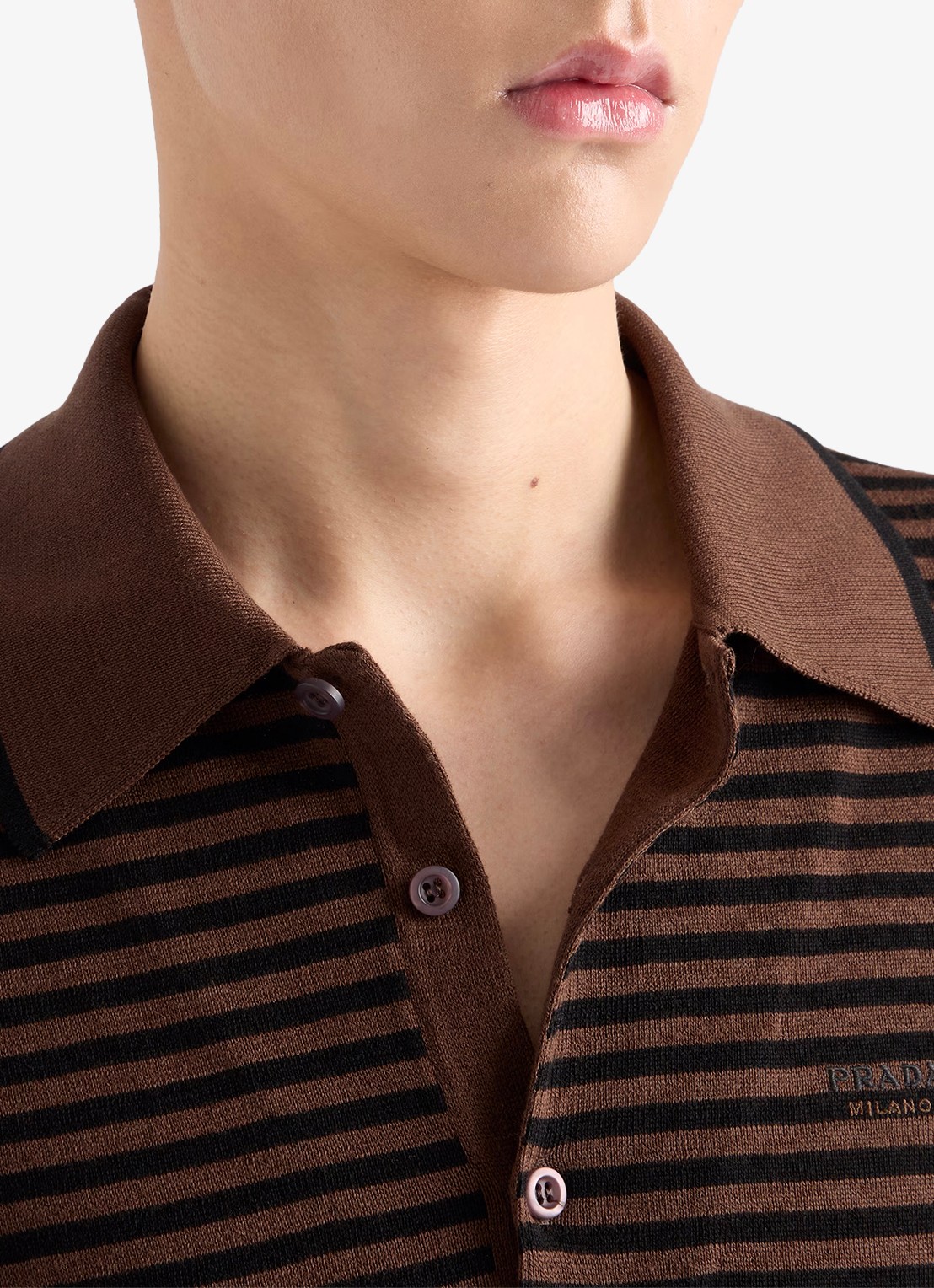 Prada Fijngebreide regular fit polo met streepprint en logoborduring - detail 6 donkerbruin
