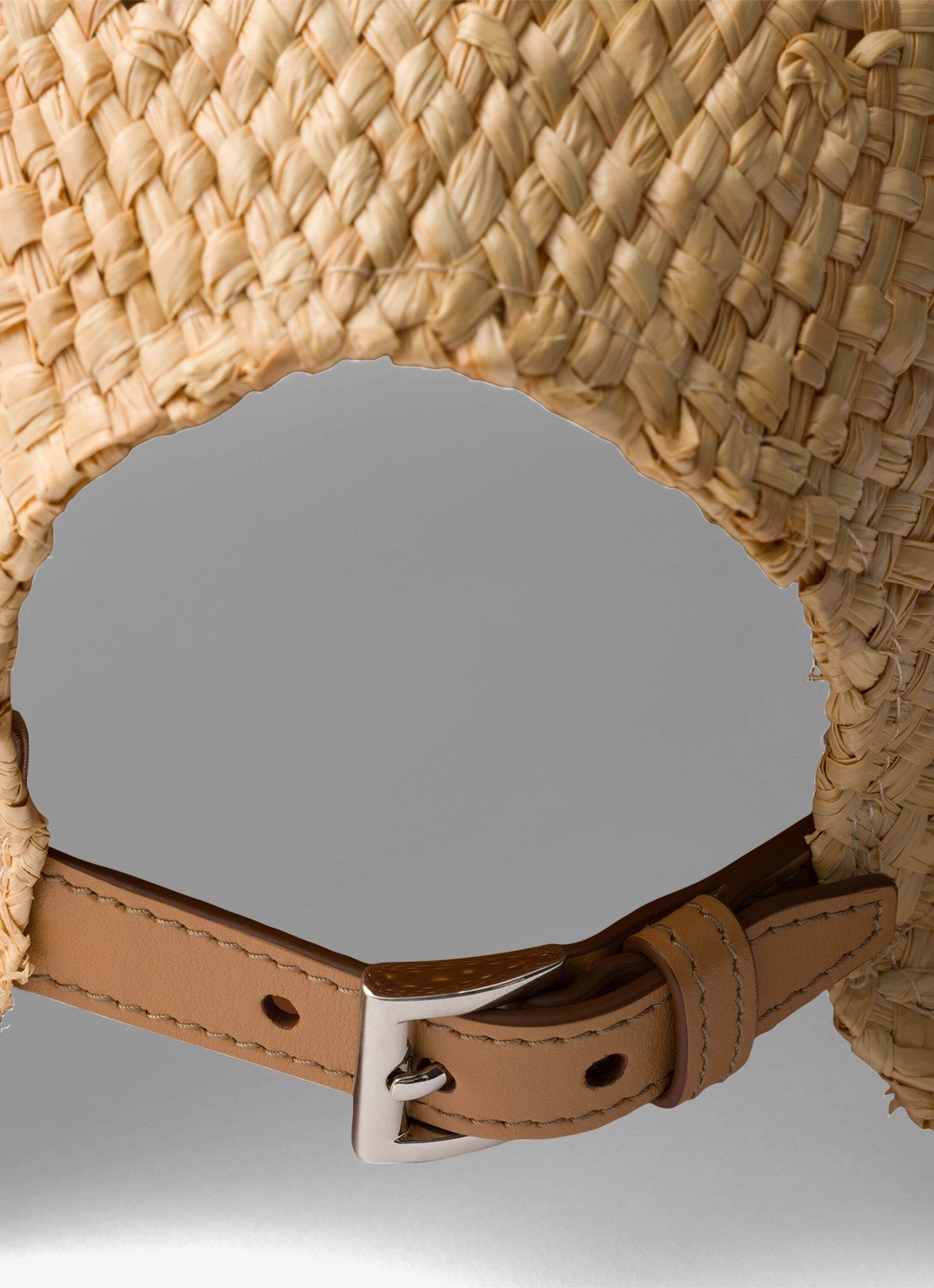 Prada Hoed van raffia met logoborduring - detail beige