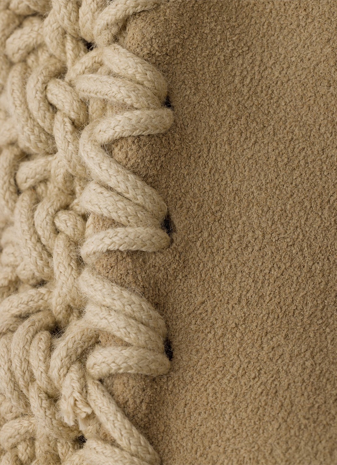 Prada Large shopper van kalfssuède met crochet details - detail 4 beige