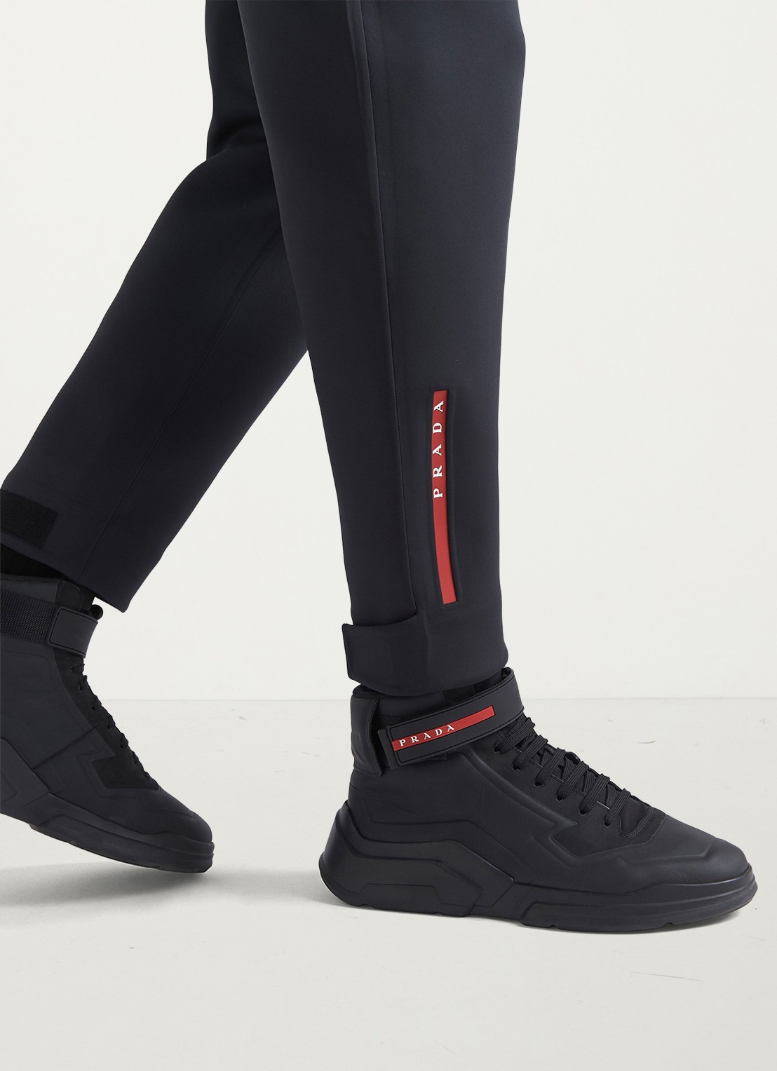 Prada Linea Rossa slim fit joggingbroek met ritszakken - detail 4 zwart
