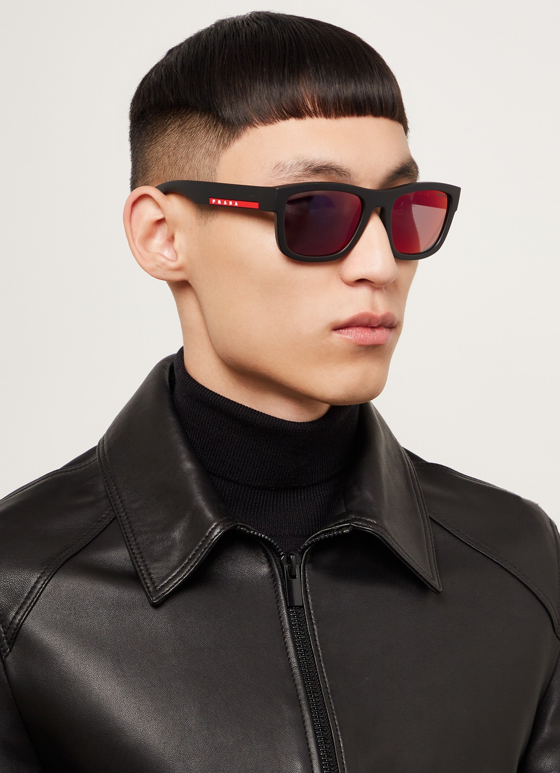Prada Linea Rossa Zonnebril PS01ZS  - voorkant 5 zwart