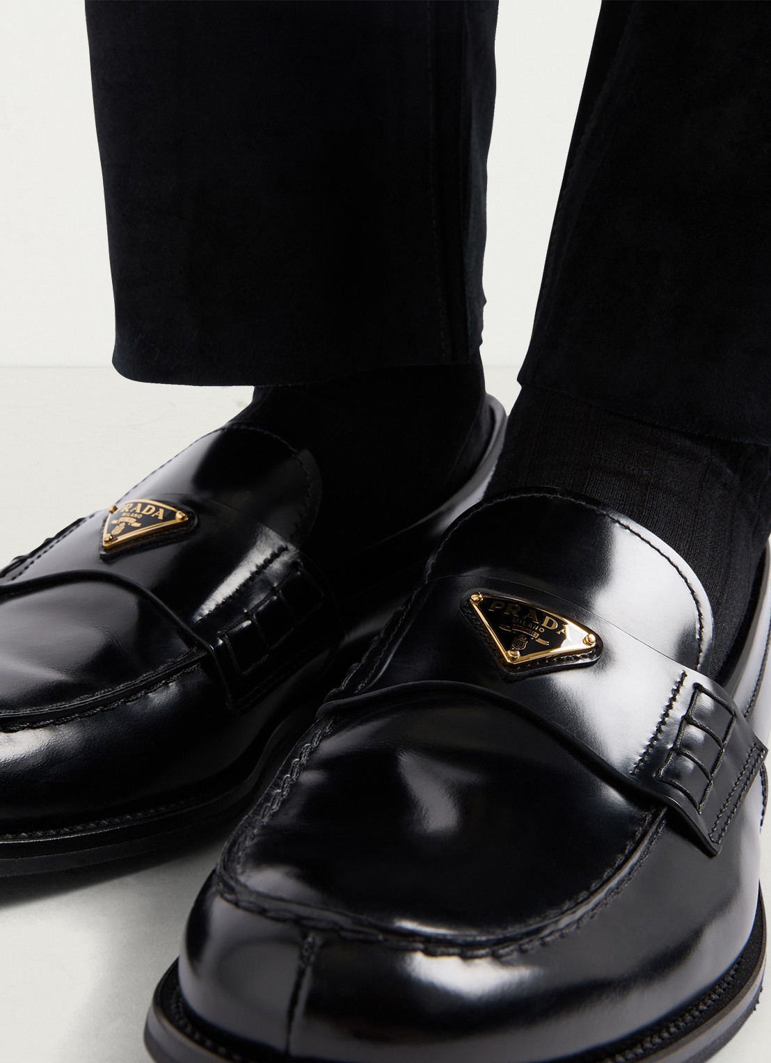 Prada Loafer van kalfsleer met logo - detail 4 zwart