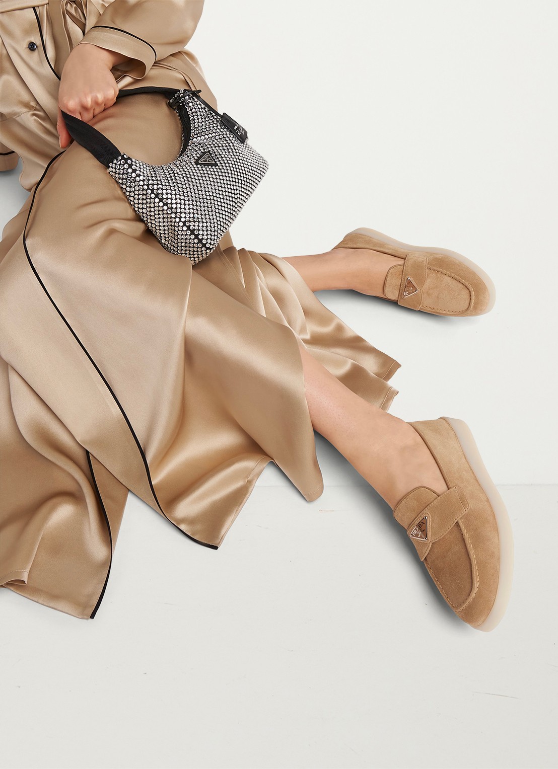 Prada Loafer van suède met logo - detail 3 beige