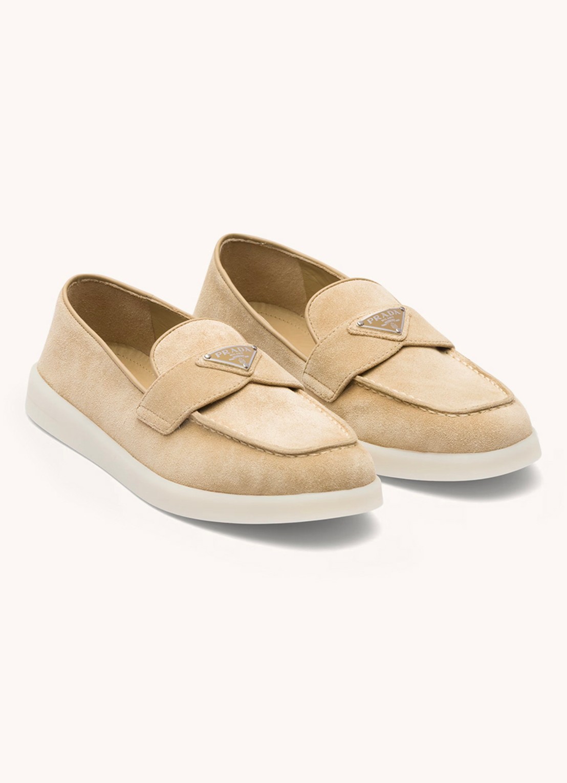Prada Loafer van suède met logo - voorkant beige