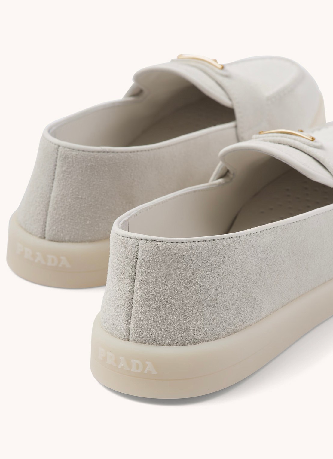 Prada Loafer van suède met logo - detail 5 lichtgrijs