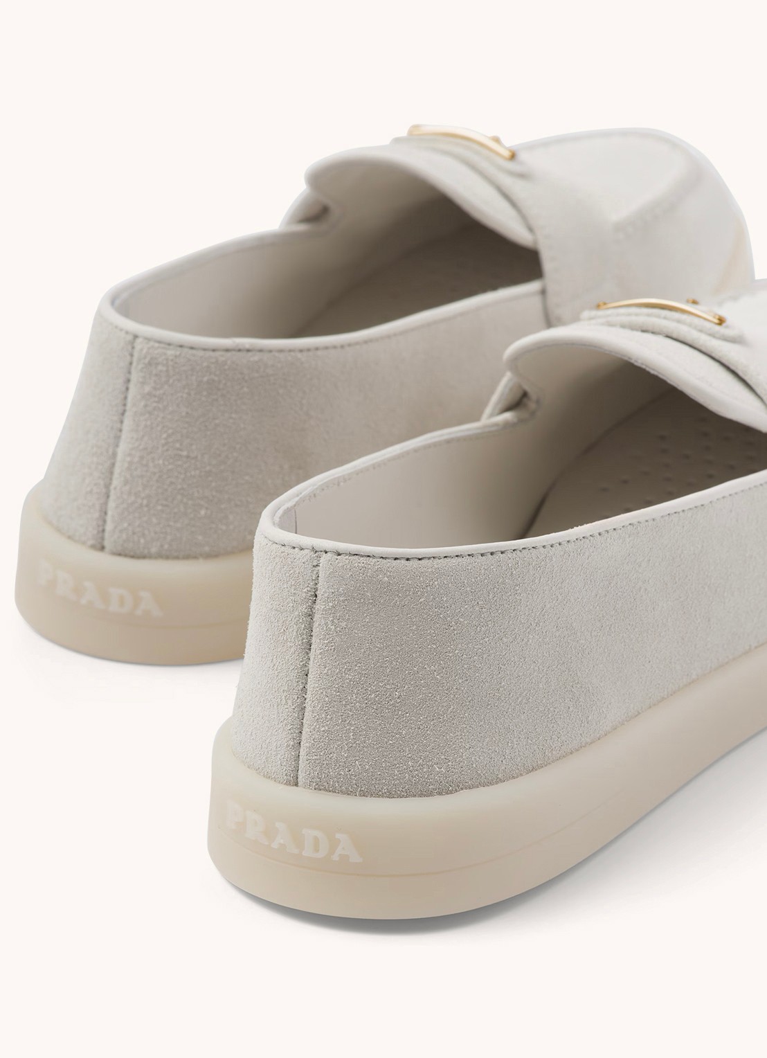 Prada Loafer van suède met logo - detail 6 lichtgrijs