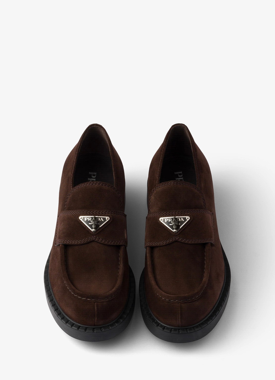 Prada Loafer van suède met logo - detail donkerbruin