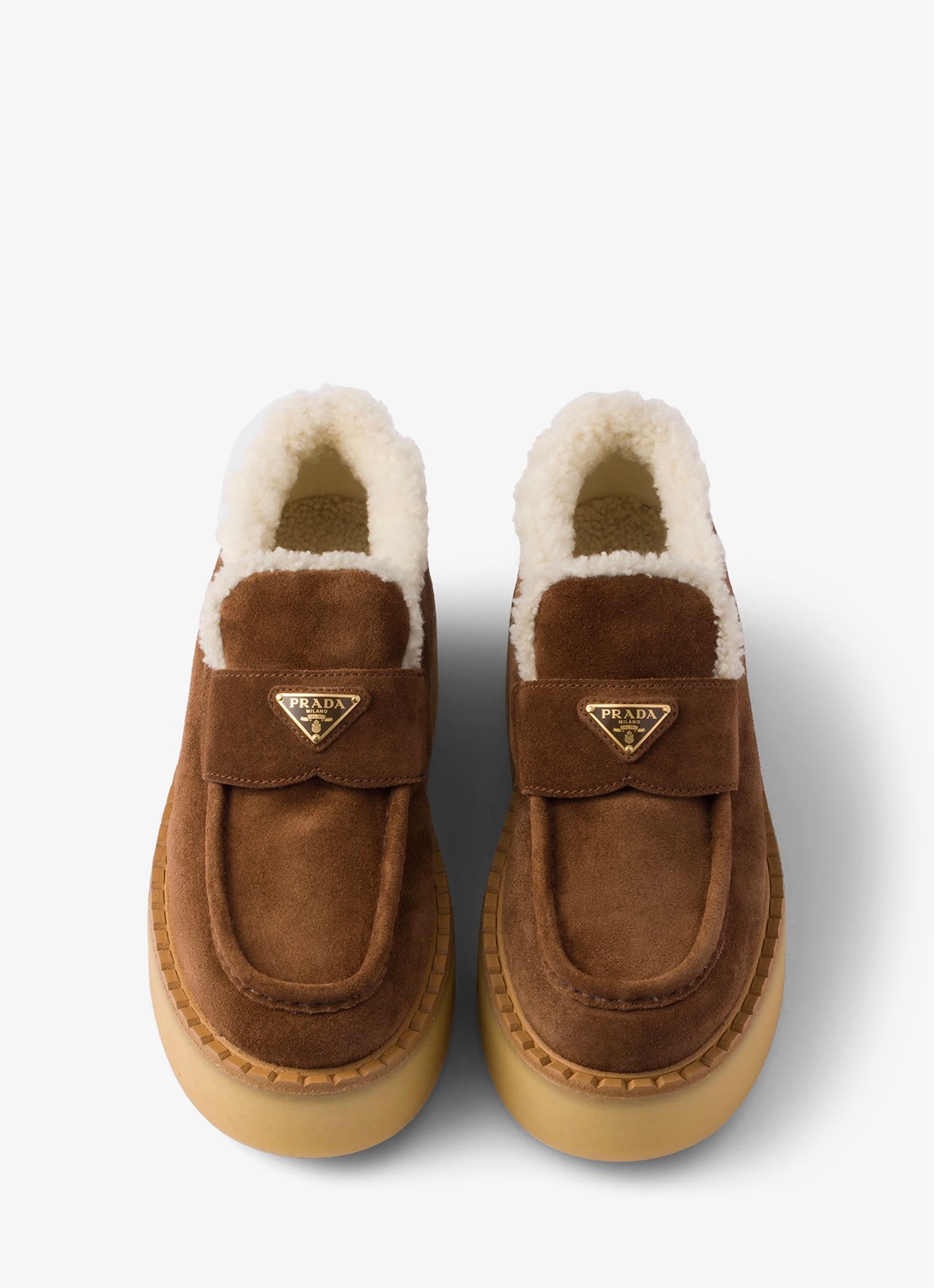 Prada Loafer van suède met plateauzool - detail bruin