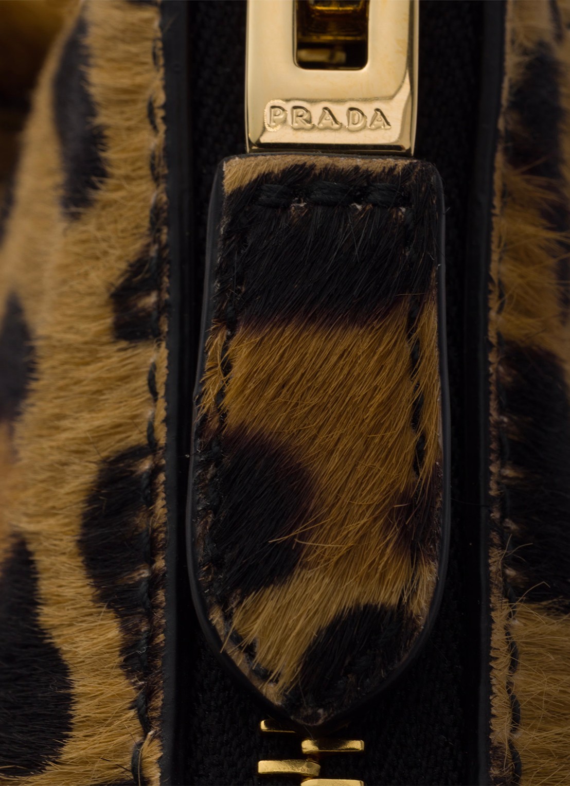 Prada Mini schoudertas van kalfsleer met dierenprint - detail 2 gebroken wit
