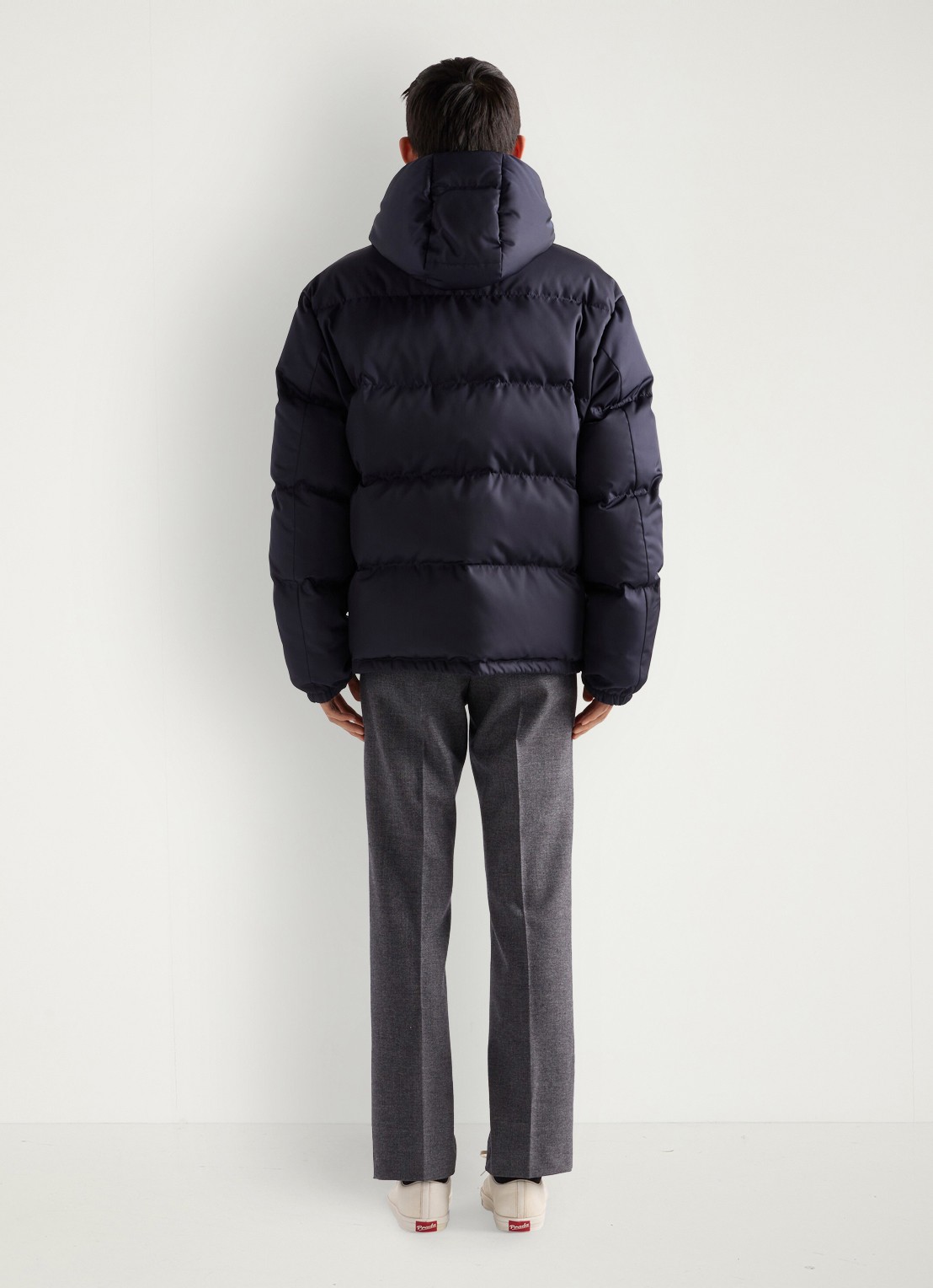 Prada Oversized puffer jack met donsvulling - achterkant donkerblauw