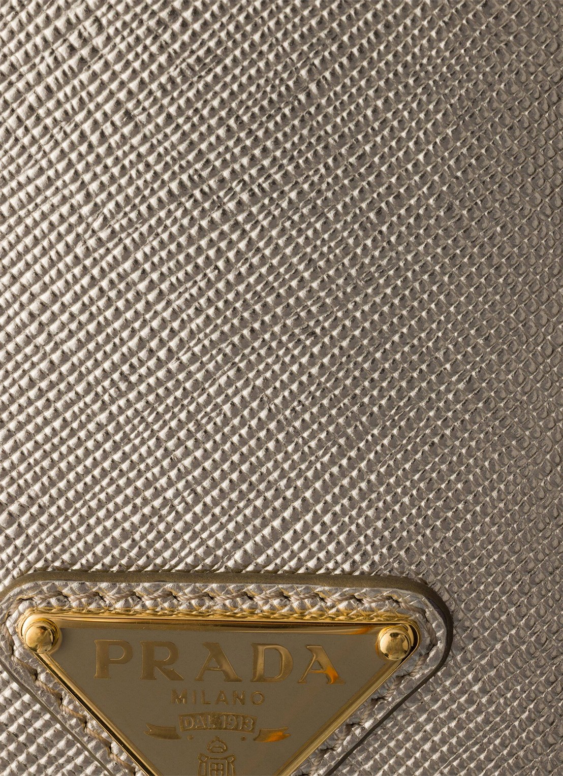 Prada Pasjeshouder van kalfsleer met afneembaar koord - detail goud