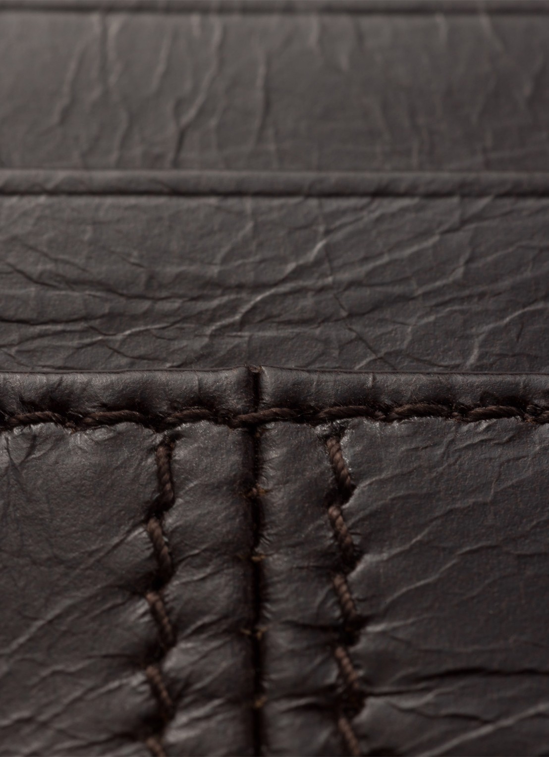 Prada Pasjeshouder van kalfsleer met logo - detail 3 donkerbruin