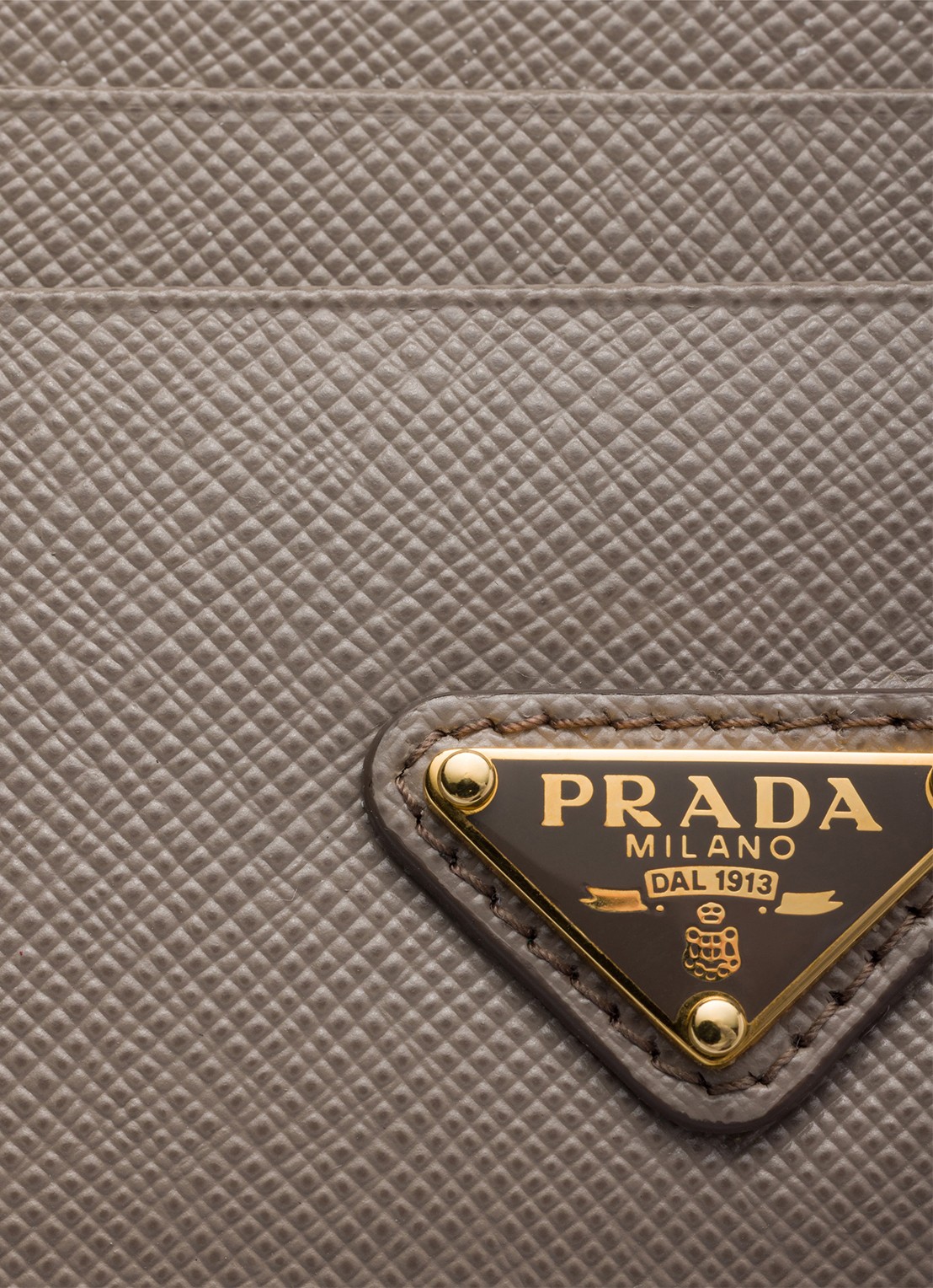 Prada Pasjeshouder van kalfsleer - detail 3 zand