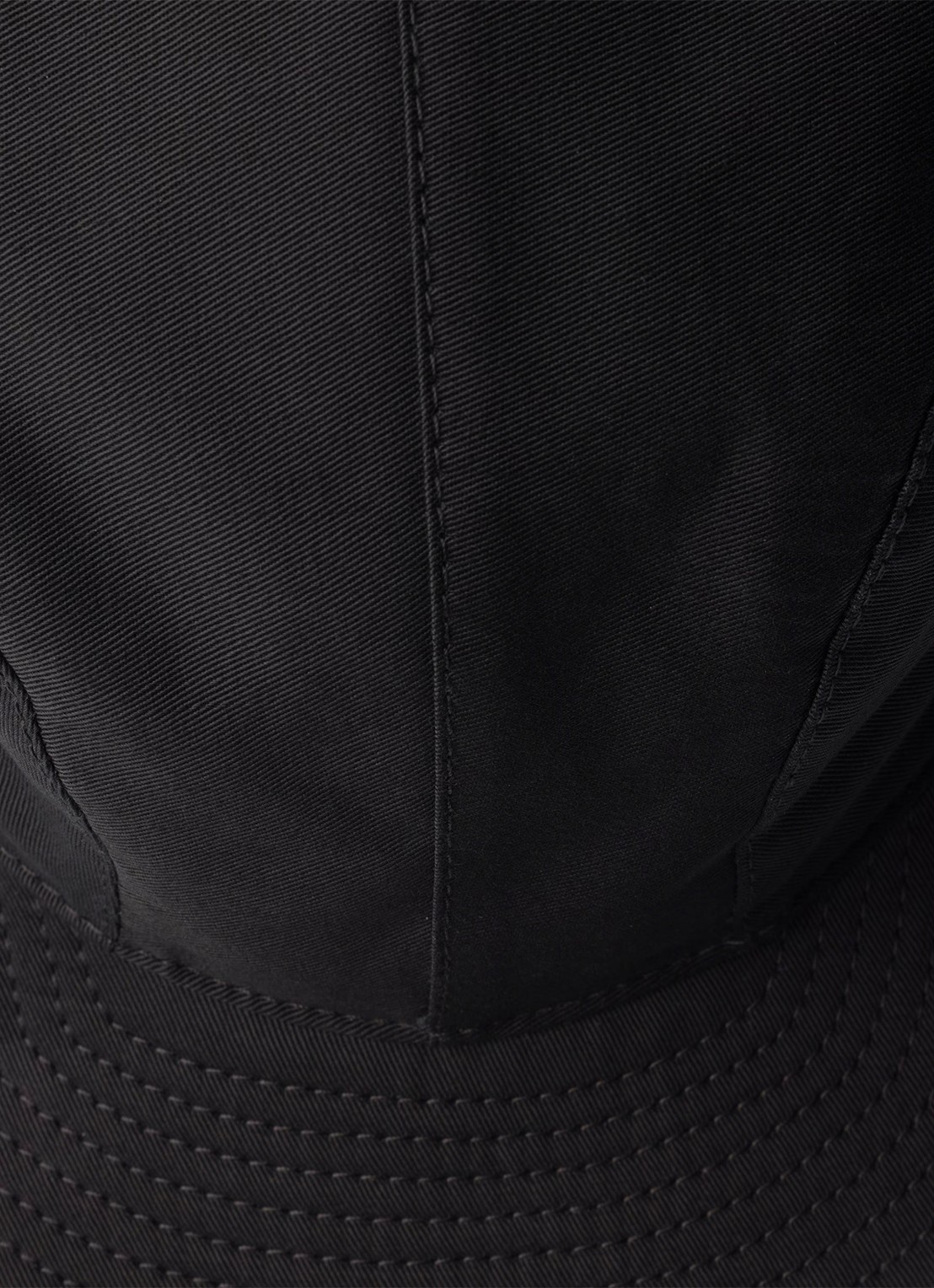 Prada Pet met logoborduring - detail 3 zwart