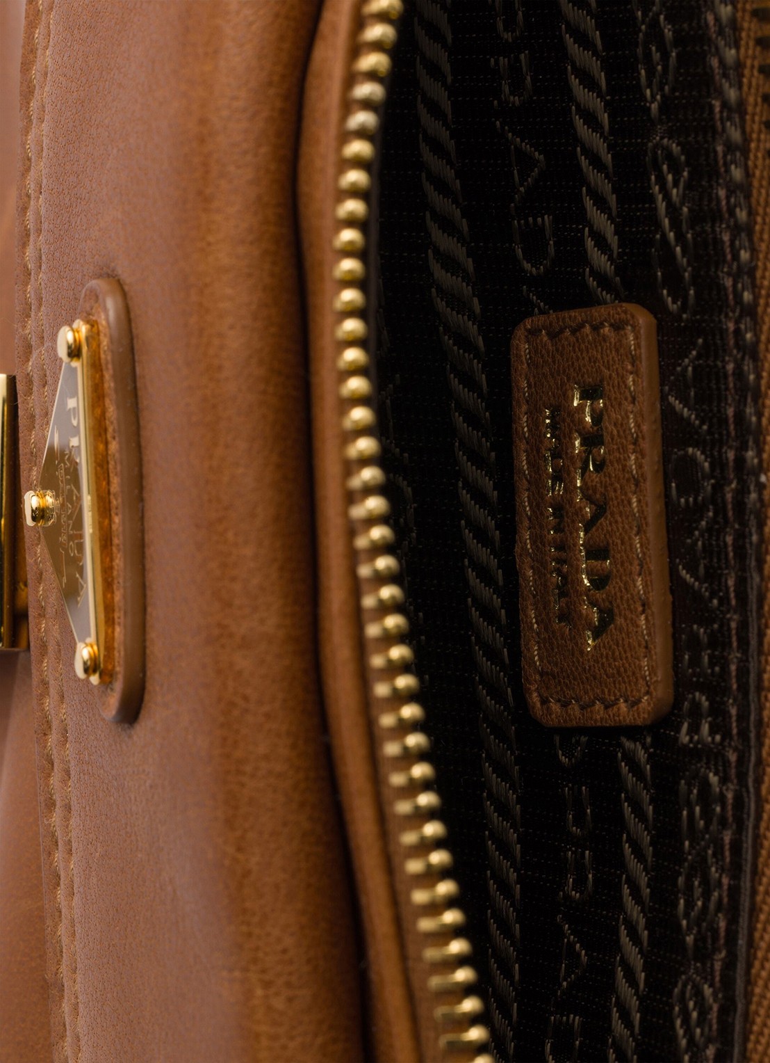 Prada Portemonnee van lamsleer met afneembare schouderriem - detail 5 bruin
