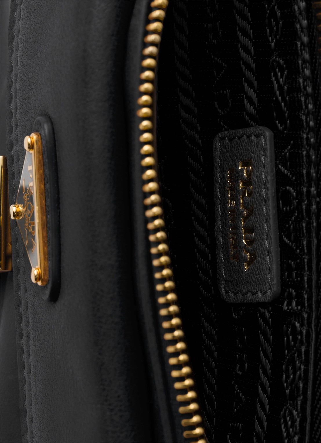 Prada Portemonnee van lamsleer met afneembare schouderriem - detail 6 zwart