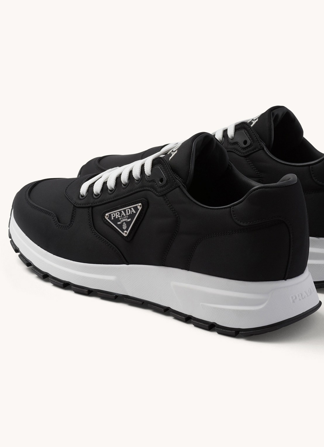 Prada Prax 01 Re-Nylon sneaker met logo - detail 2 zwart
