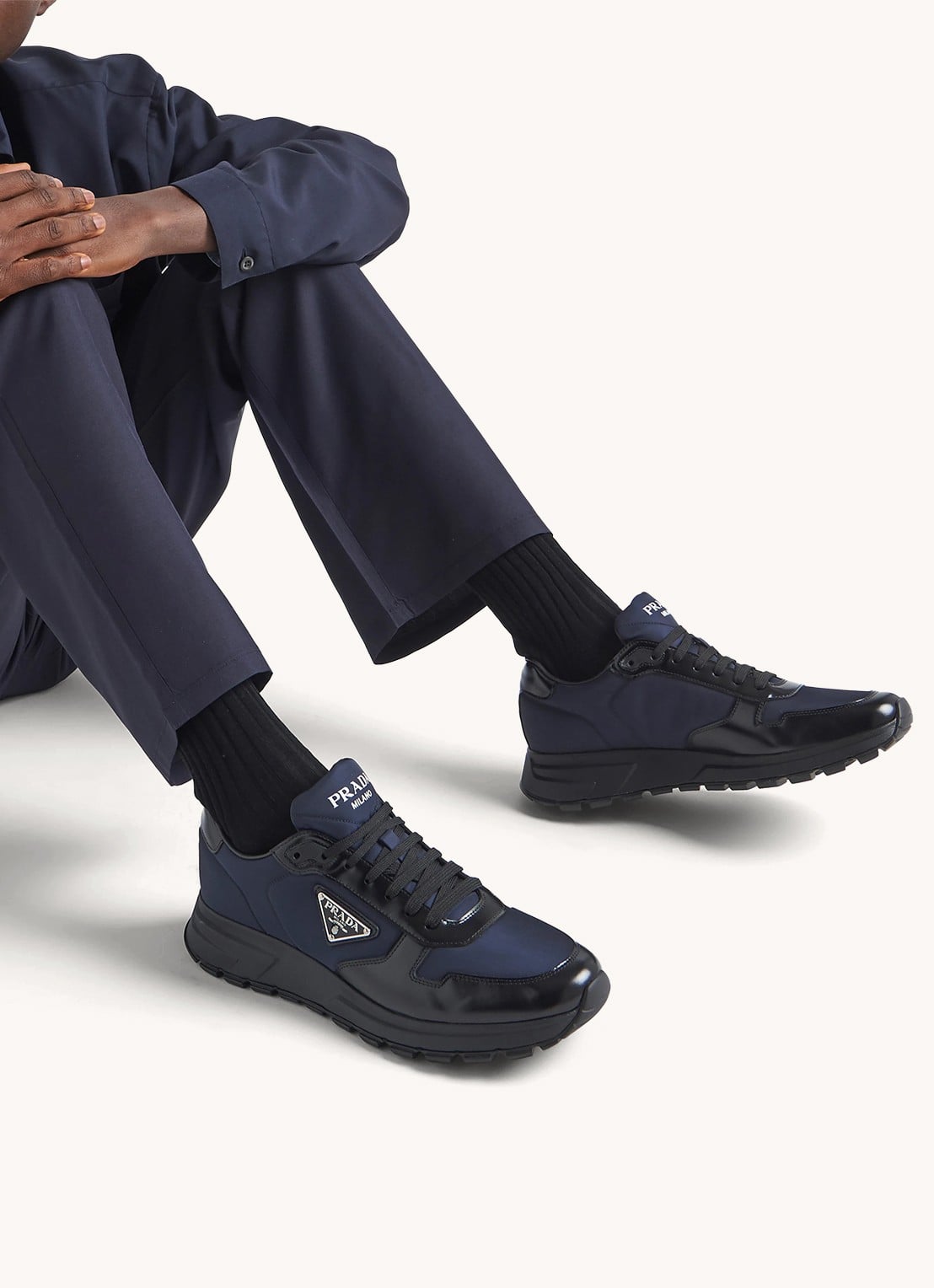 Prada Prax 01 Re-Nylon sneakers met leren details en logo - achterkant 7 donkerblauw
