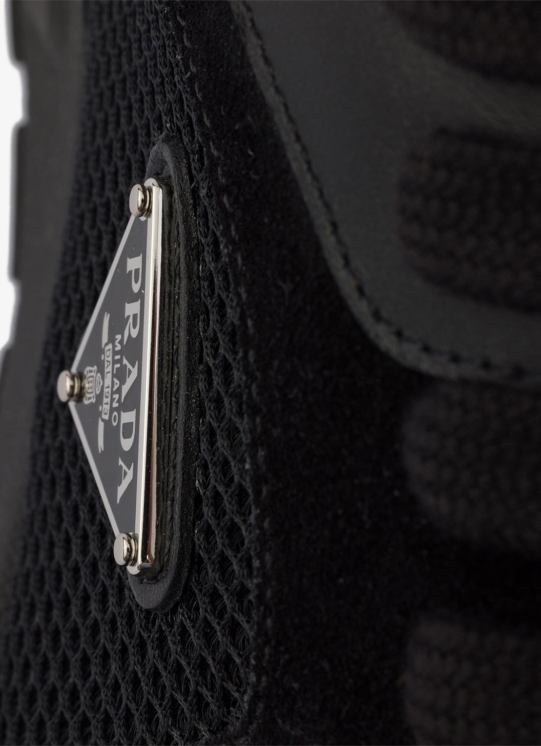 Prada Prax sneaker van leer met mesh details - detail 2 zwart