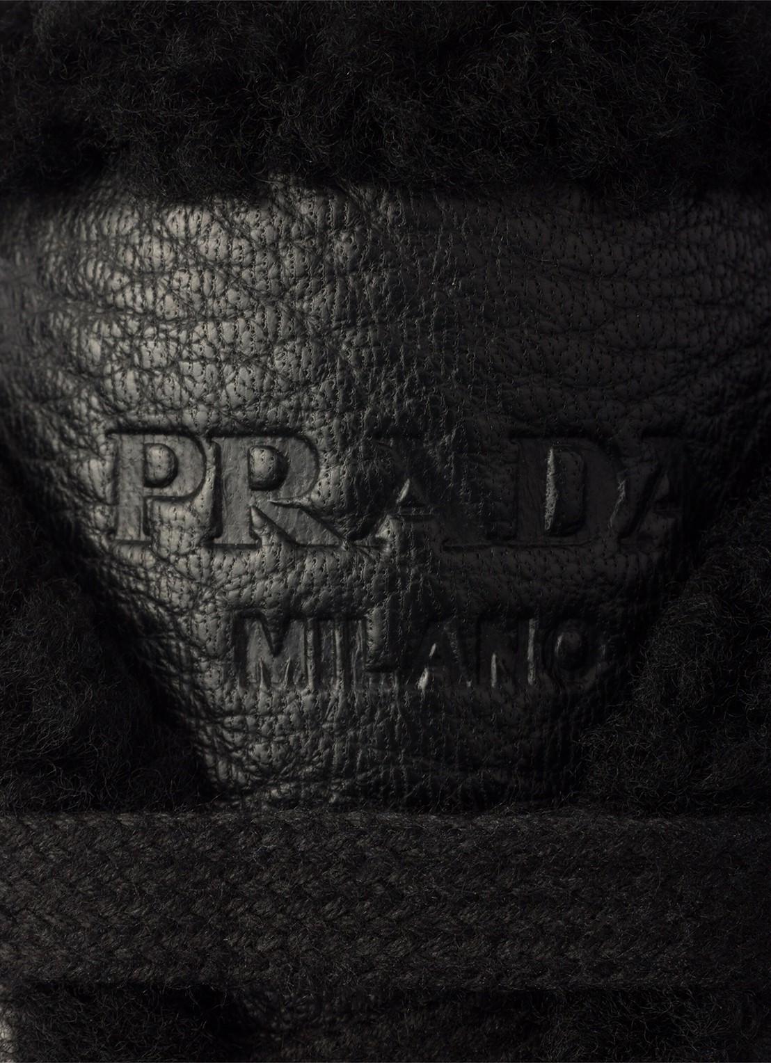 Prada Prax sneaker van leer met schapenvacht - detail 5 zwart