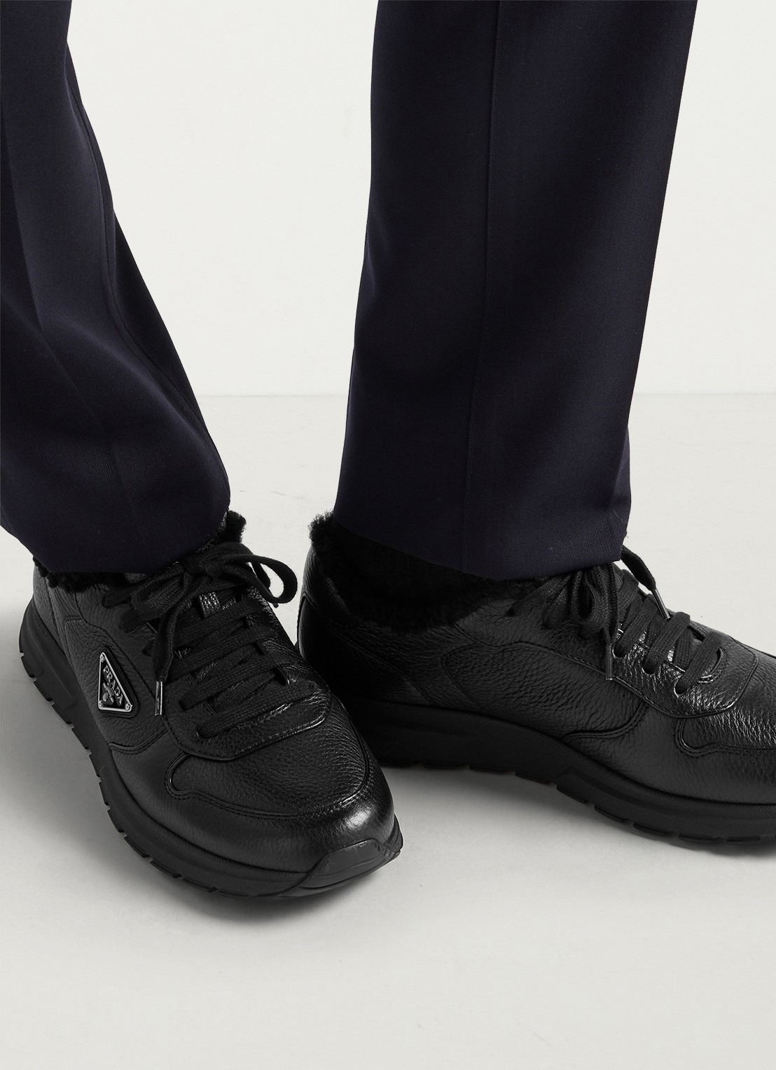 Prada Prax sneaker van leer met schapenvacht - detail 6 zwart